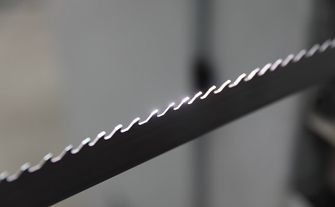 北碚双金属带锯条产生切削噪音的原因具体有哪些？